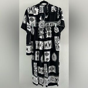 Caribou New York Black and White Patterned Too and Pants Set Size Large